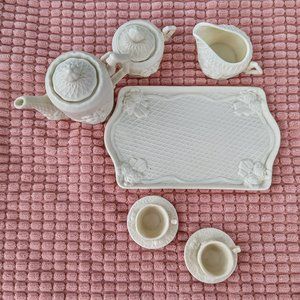 Six piece set of small serving dishes